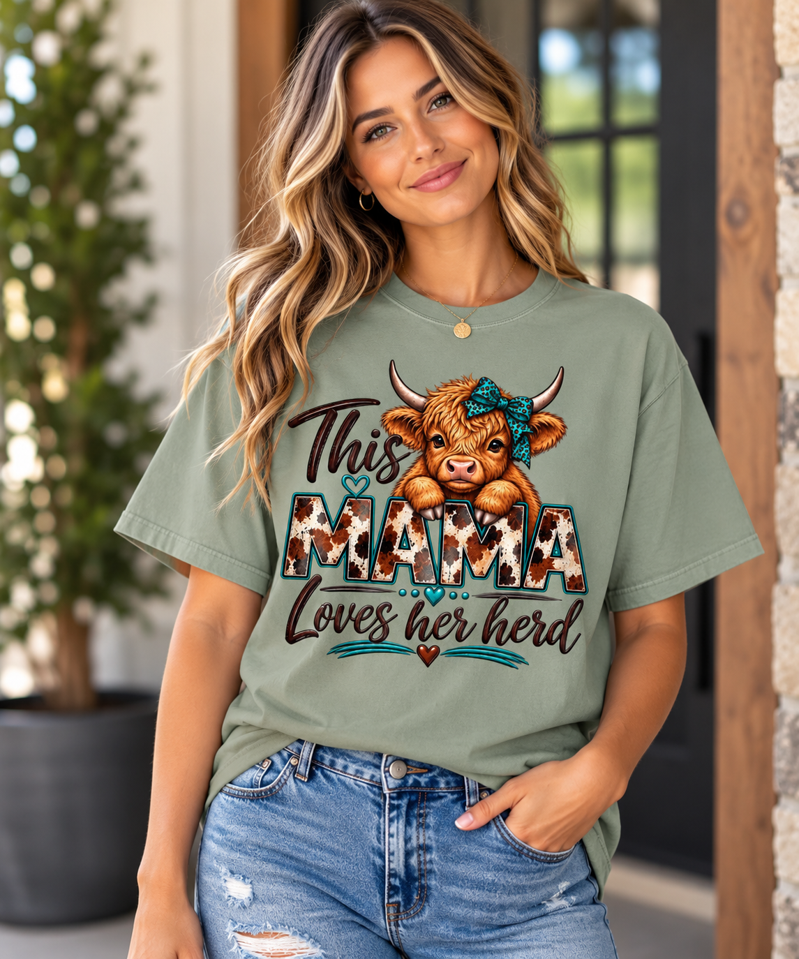 This Mama Loves Her Herd – Cute Highland Cow T-Shirt (Comfort Colors)