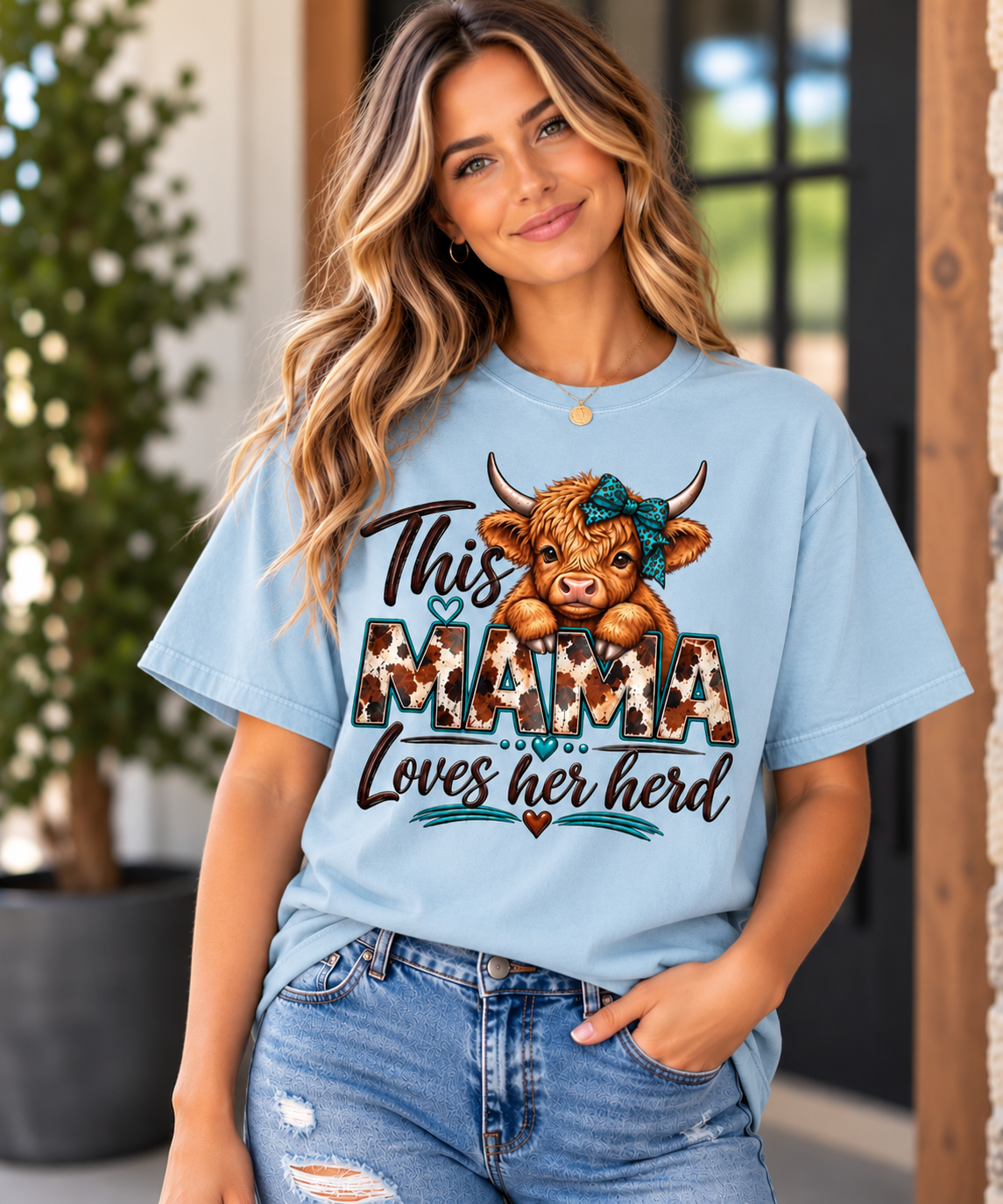 This Mama Loves Her Herd – Cute Highland Cow T-Shirt (Comfort Colors)