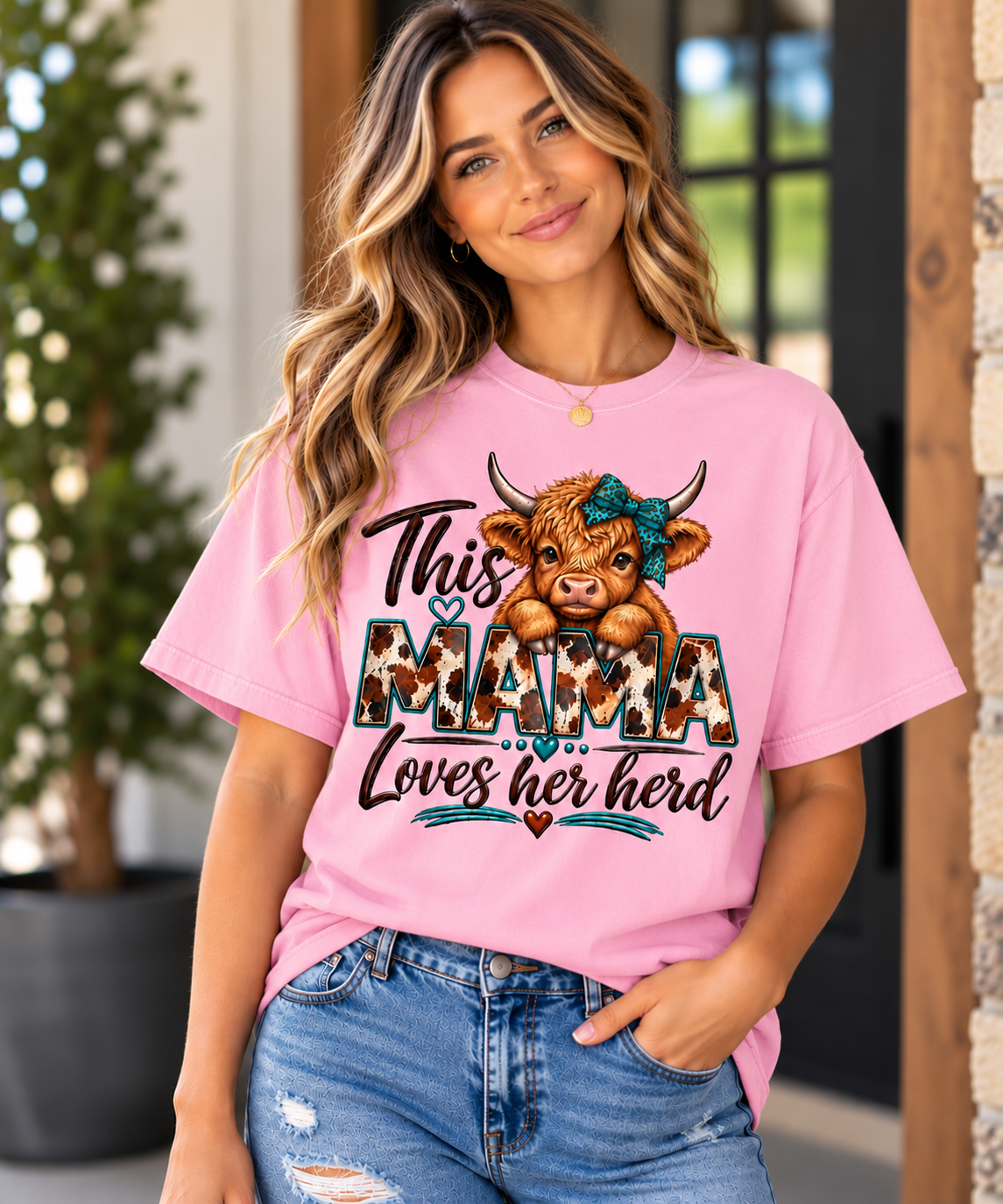 This Mama Loves Her Herd – Cute Highland Cow T-Shirt (Comfort Colors)